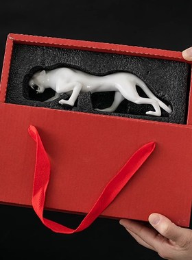 优选招财客厅汽车豹子摆件白瓷电视柜装饰摆件办公室创意造景道具