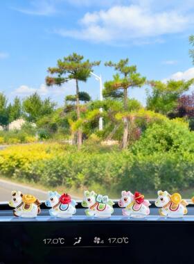 2026新款车载马年生肖小摆件发财暴富小马汽车内中控台可爱装饰品