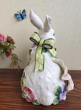 出口精品陶瓷百合花兔子摆件欧式电视柜玄关兔子生日礼物装饰摆件