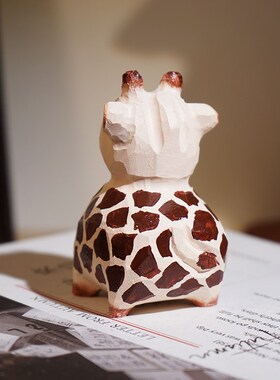 优选《学习/工作搭子》小肥鹿手工木雕小摆件卡通动物桌面摆放可