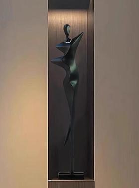 轻奢玄关柜摆件极简长条形艺术人物雕塑客厅酒店落地壁龛高级装饰