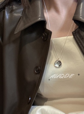 auQDE韩版小众设计感字母圆牌项链时尚质感简约INS毛衣链搭配女