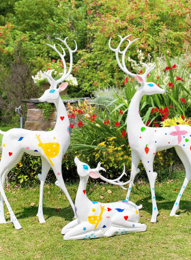 玻璃钢雕塑e彩绘梅花鹿户外公园林景观草坪小品装饰售楼部美陈摆