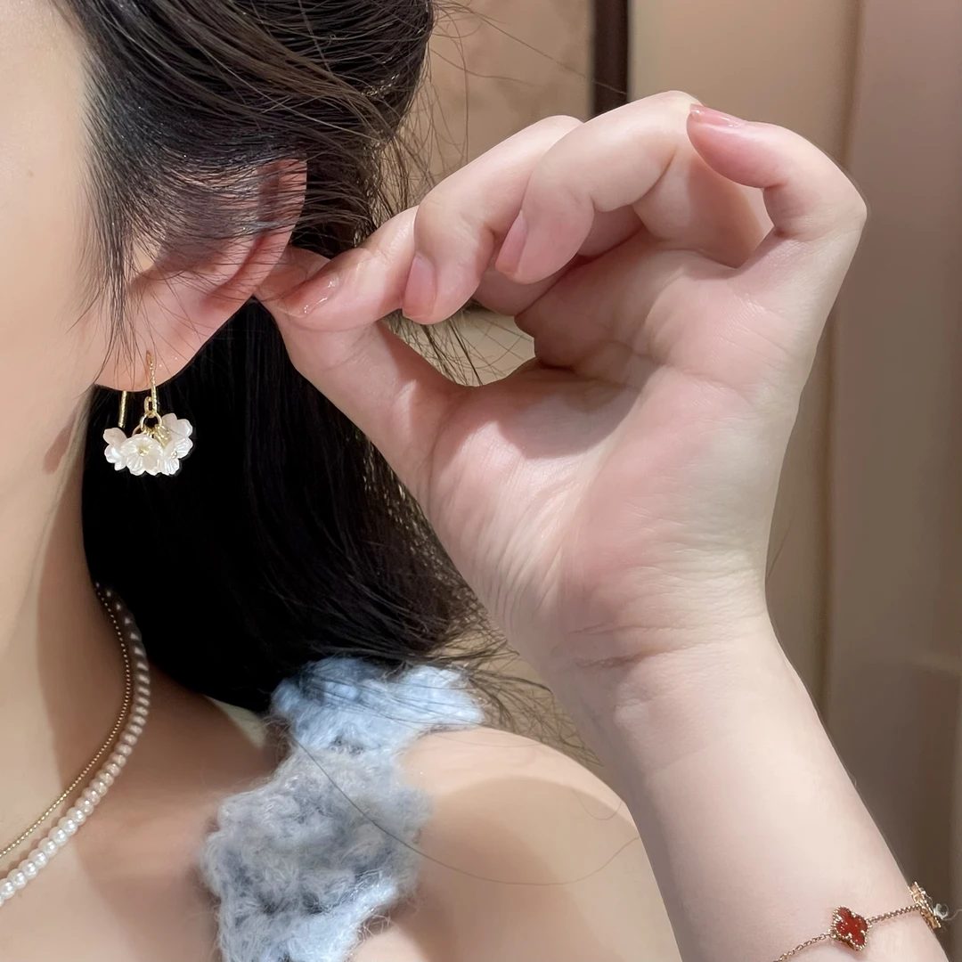 沁汝耳饰白色花朵流苏耳挂小众轻奢饰品甜美百搭925银针耳环精致
