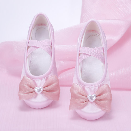 可爱儿童舞蹈鞋心形蝴蝶结珍珠配饰点缀女孩练功跳舞鞋芭蕾猫爪鞋 - 图1