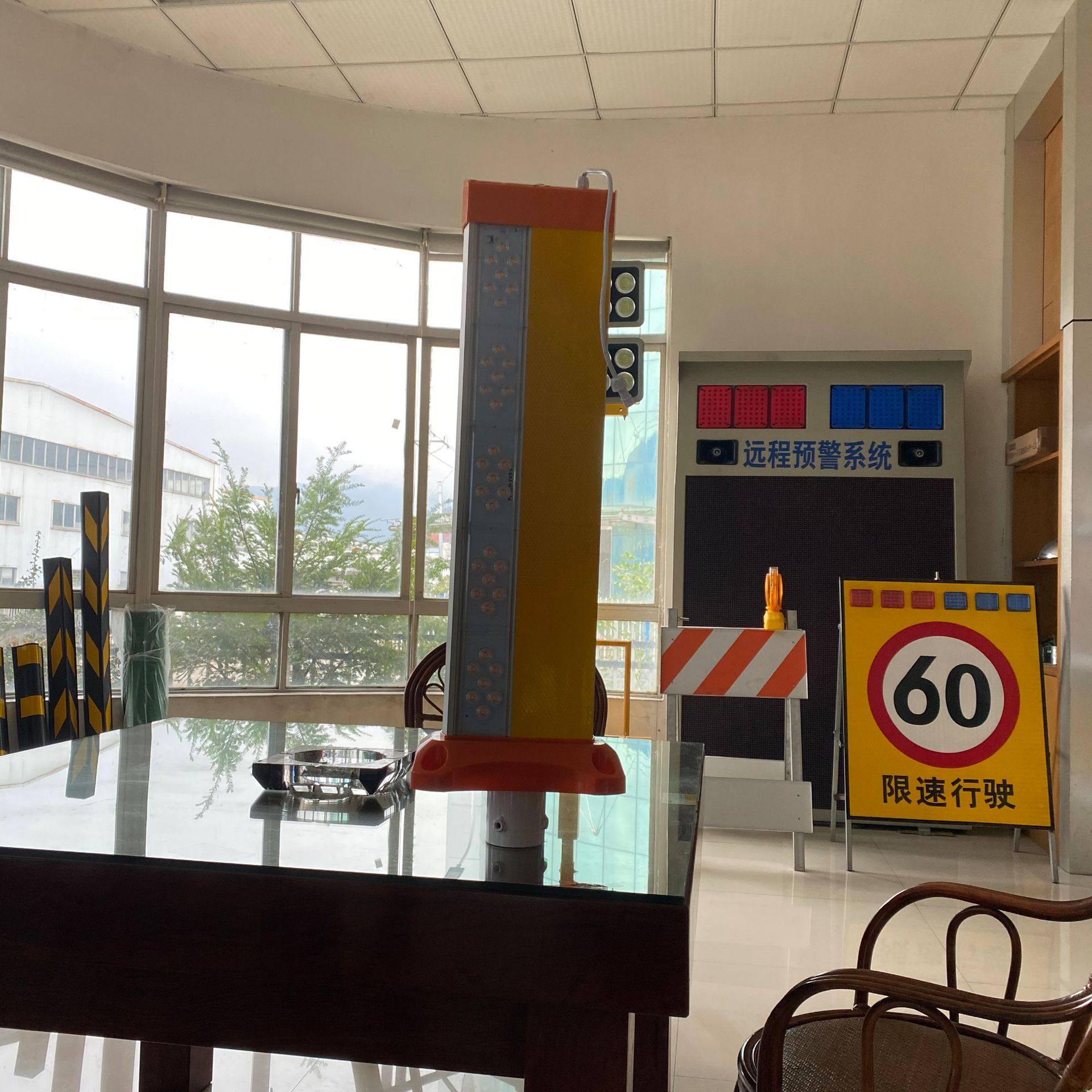 安能太阳能边缘警示柱雾灯超亮LED同步防雾系统警示灯同步爆闪灯,淘宝优惠券,粉丝福利购,淘宝优惠卷