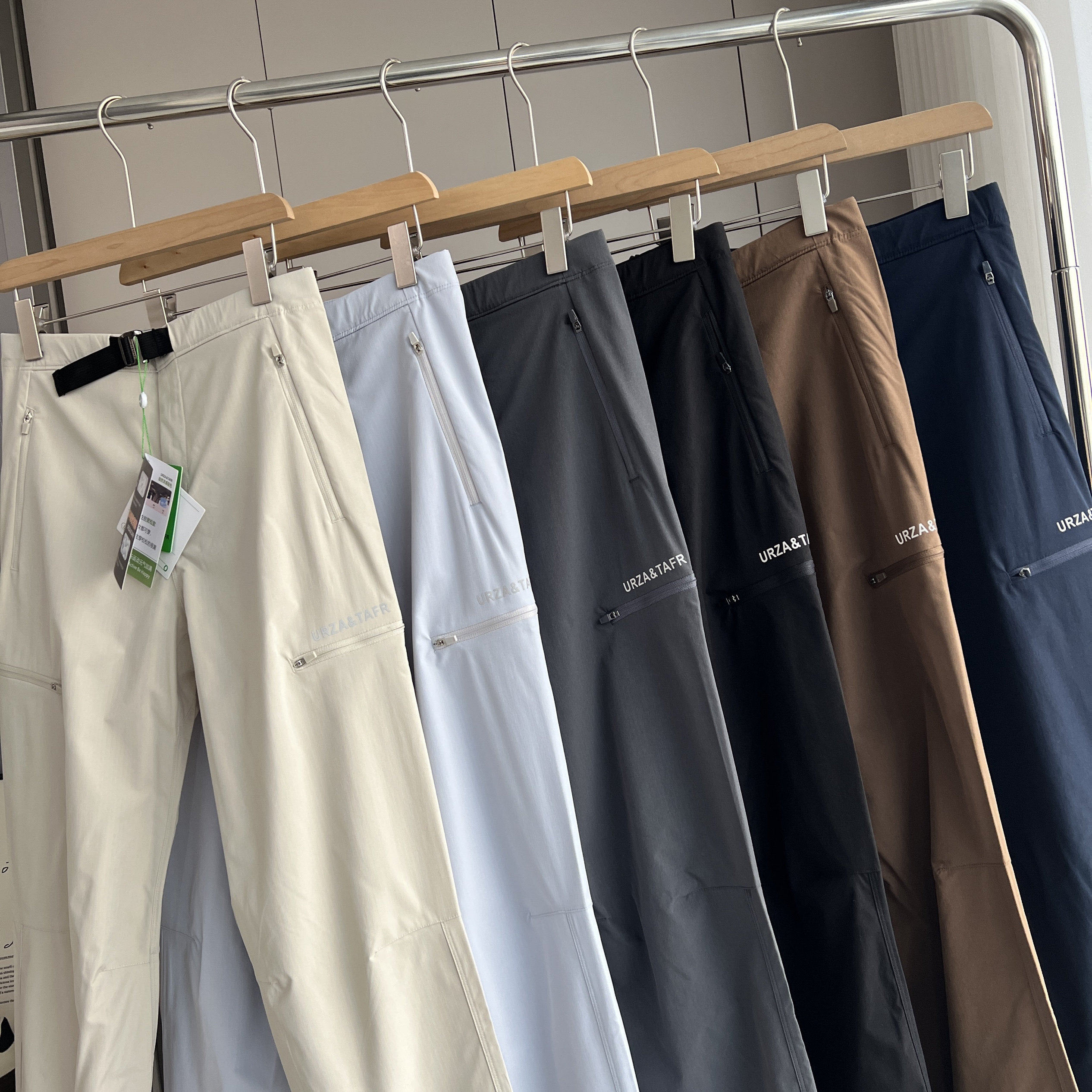 渠道好货！情侣款春季户外防水软壳冲锋裤徒步登山裤工装裤伞兵裤,淘宝优惠券,粉丝福利购,淘宝优惠卷