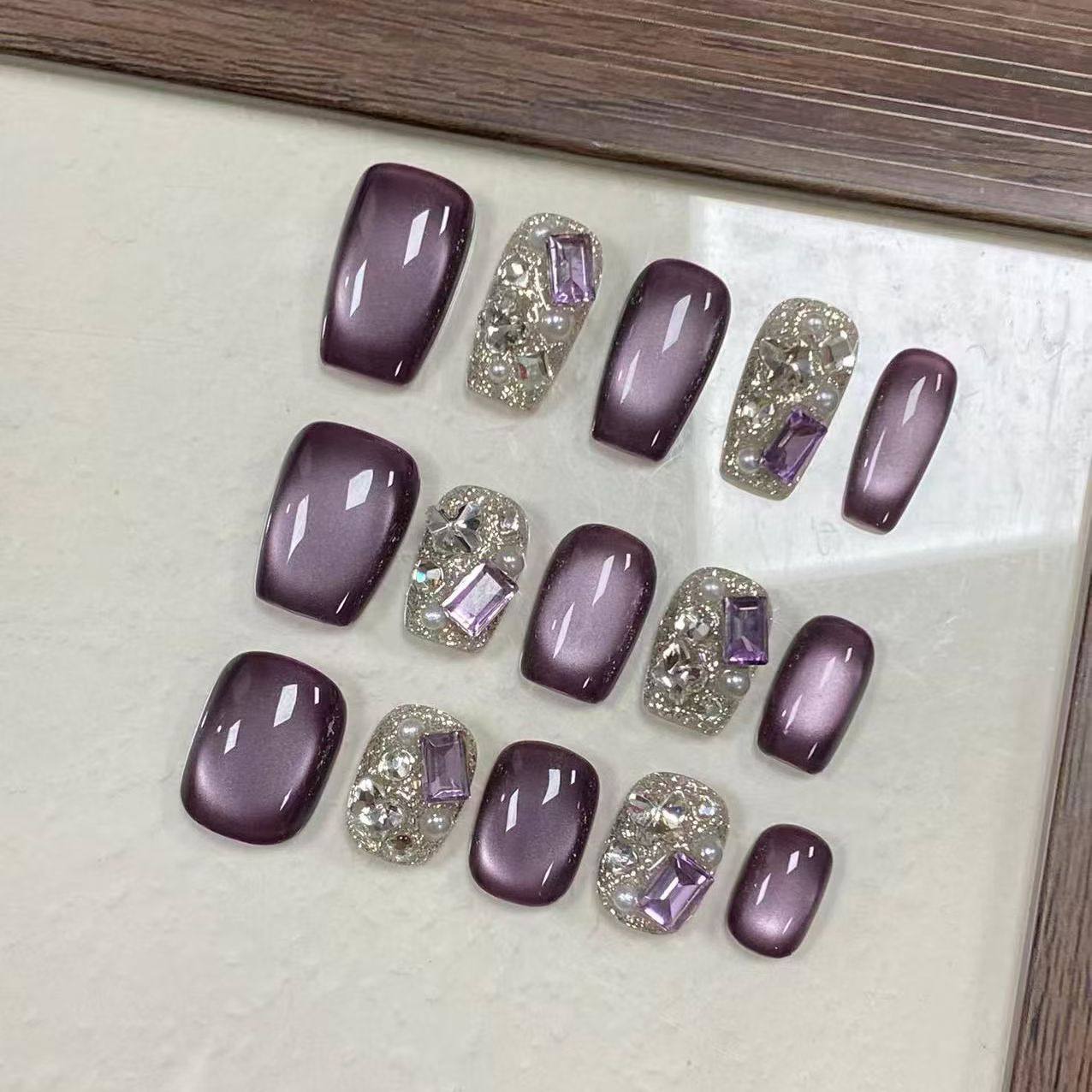 【星语紫提】纯手工穿戴甲温柔黑加仑紫爆闪猫眼美甲气质显白短款,淘宝优惠券,粉丝福利购,淘宝优惠卷