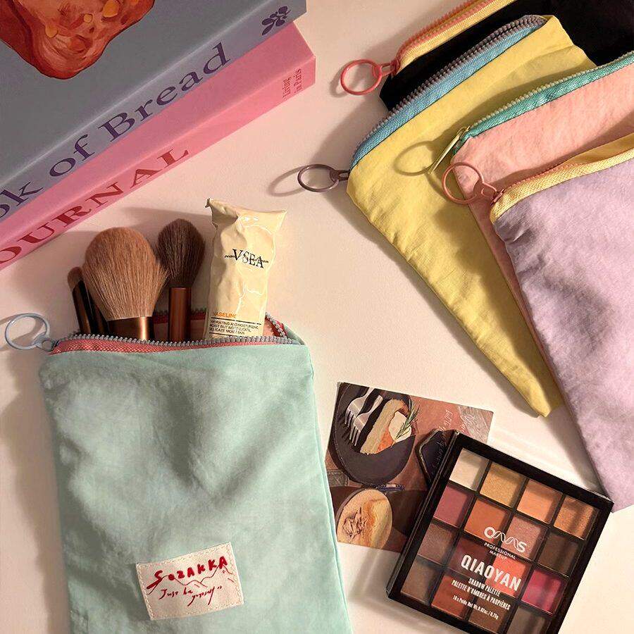 马卡龙收纳外出便携简约小包撞色多巴胺薄款化妆包零钱口红收纳袋