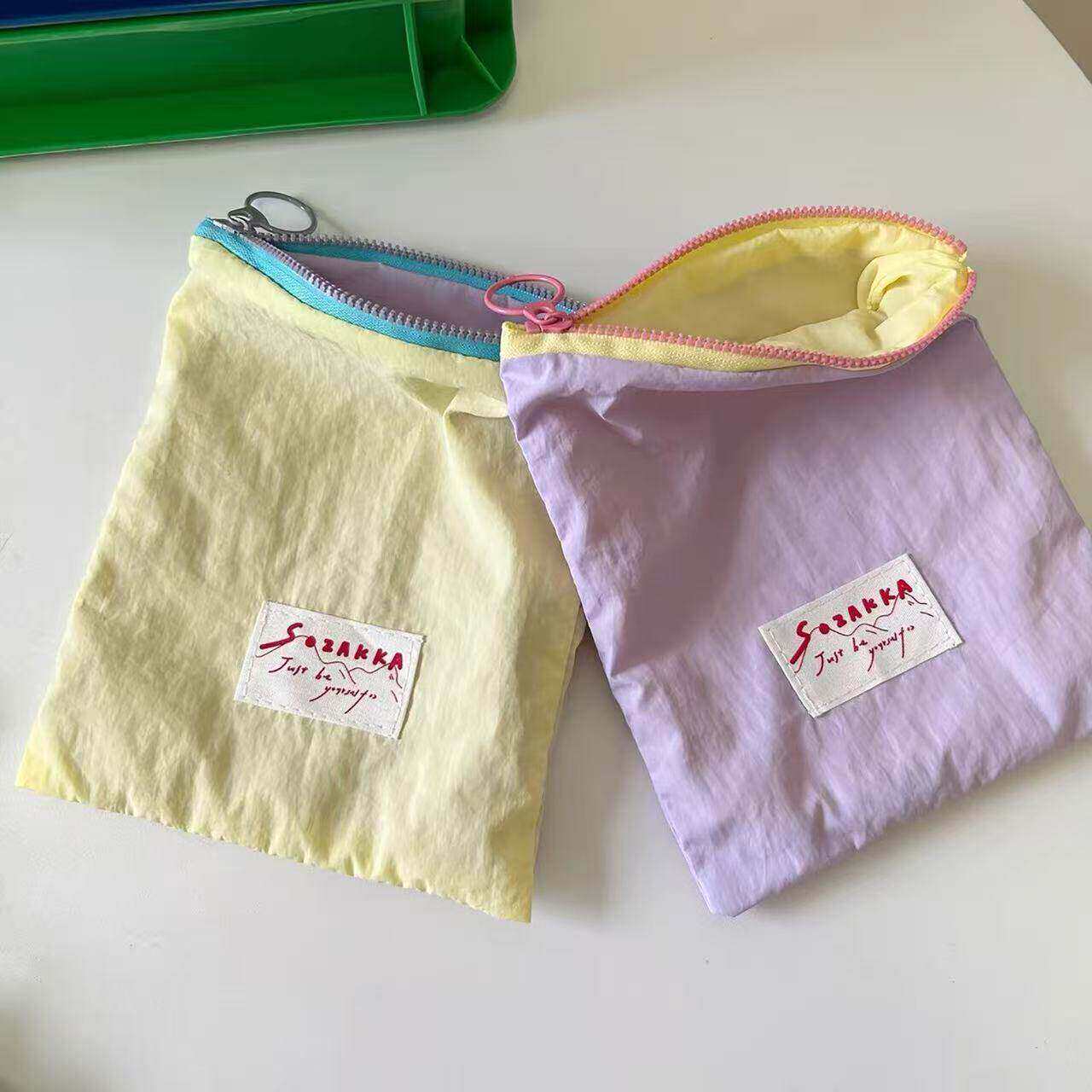 马卡龙收纳外出便携简约小包撞色多巴胺薄款化妆包零钱口红收纳袋