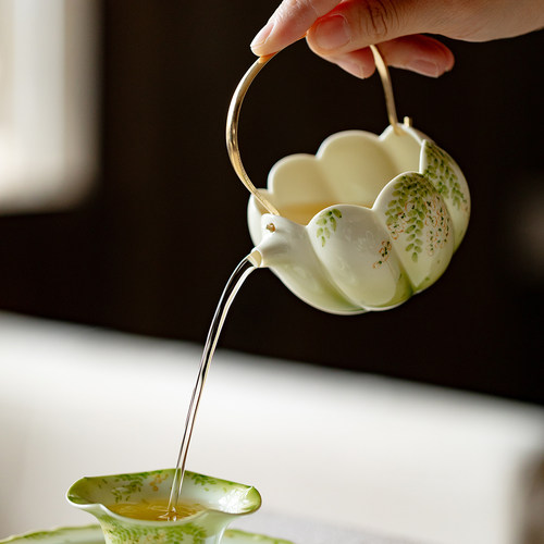 即素粉彩手绘紫藤提梁公道杯景德镇高颜值茶海高端铜把手提分茶器 - 图2