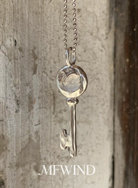 银色刻印天鹅钥匙吊坠长款项链女