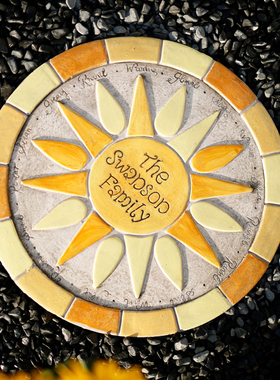 花园踏步石庭院草坪脚踏石园林汀步石防滑石板彩色垫脚石铺路石