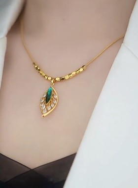 气质轻奢绿色叶子项链女钛钢满钻树叶锁骨链感小众设计ins风