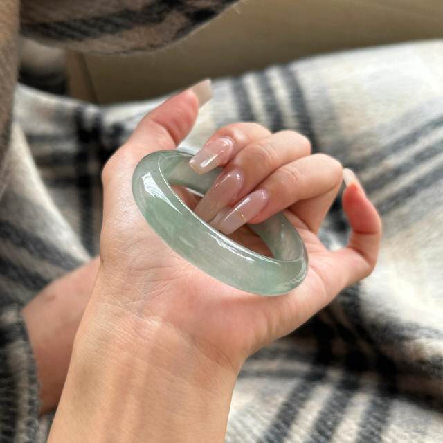 Qingluan jade bracelet