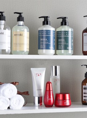 现代简约样板房卫生间洗手台沐浴液护肤品道具饰品网红摄影装饰品