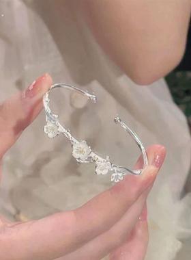 山茶花戒指闺蜜简约立体花朵ins小众设计轻奢高级感开口可调节