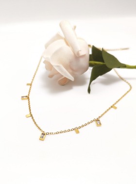 逸军新款不掉色方水晶流苏小众轻奢项链女夏锁骨链颈链配饰钛钢