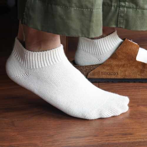 BeeffSocks男女 黑色米色 粗针针织棉透气不掉跟短筒船袜子 - 图1
