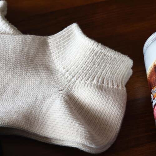 BeeffSocks男女 黑色米色 粗针针织棉透气不掉跟短筒船袜子 - 图2