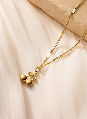 新款钛钢小樱桃项链女18k金轻奢小巧简约锁骨链不掉色百搭饰品