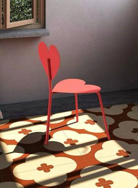 爱心红色设计椅子坐椅极简约金属现代艺术摆拍网红造型凳子定制椅