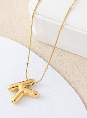 TEMU热销配饰26个英文字母表钛钢铸造字母项链女百搭高级感锁骨链