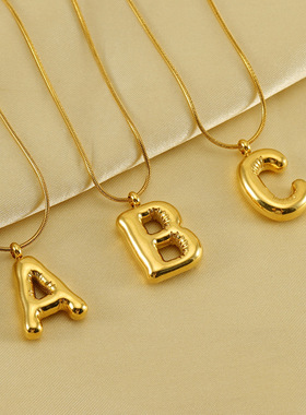 亚马逊新款气泡字母项链蛇骨链欧美钛钢26字母吊坠女士锁骨链批发