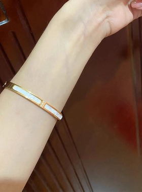 跨境感白贝母镶钻钛钢手镯女款时尚饰品送节日礼物不褪色手饰