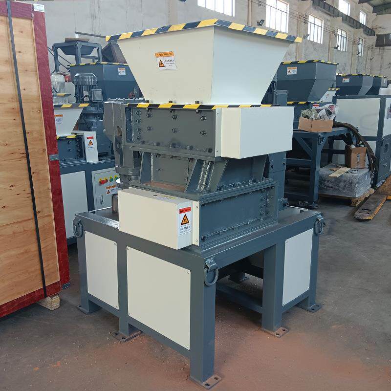Small four-axis plastic shredder wood metal can small particle crusher domestic waste shredding chassis