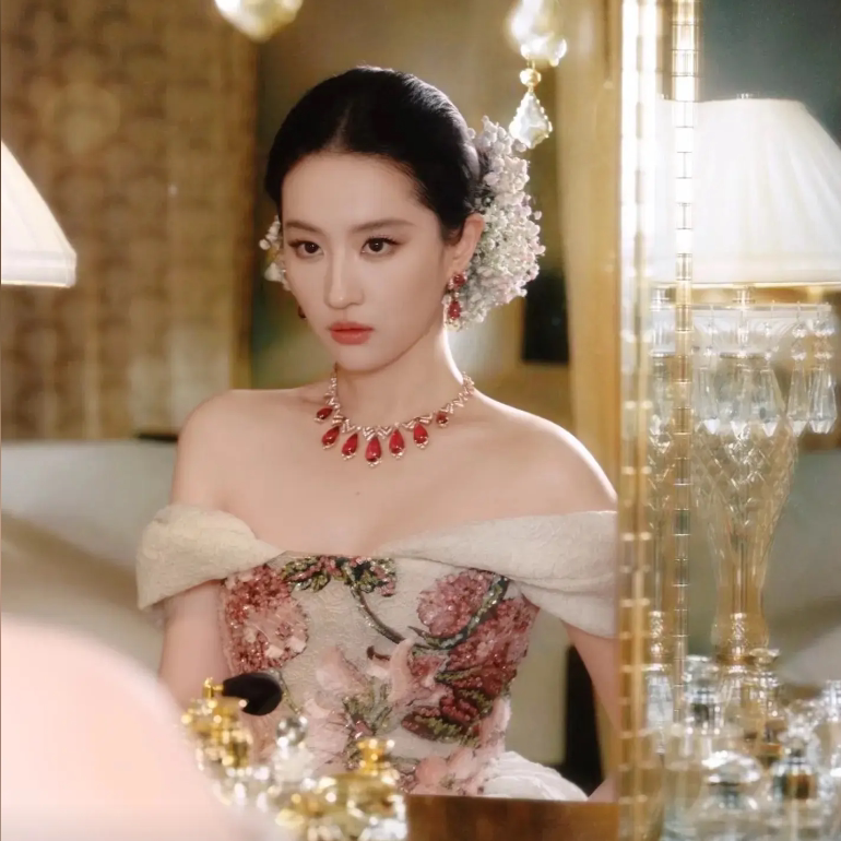 刘亦菲满天星同款仿红色宝石项链女配饰轻奢高级感锁骨链时尚颈链,淘宝优惠券,粉丝福利购,淘宝优惠卷