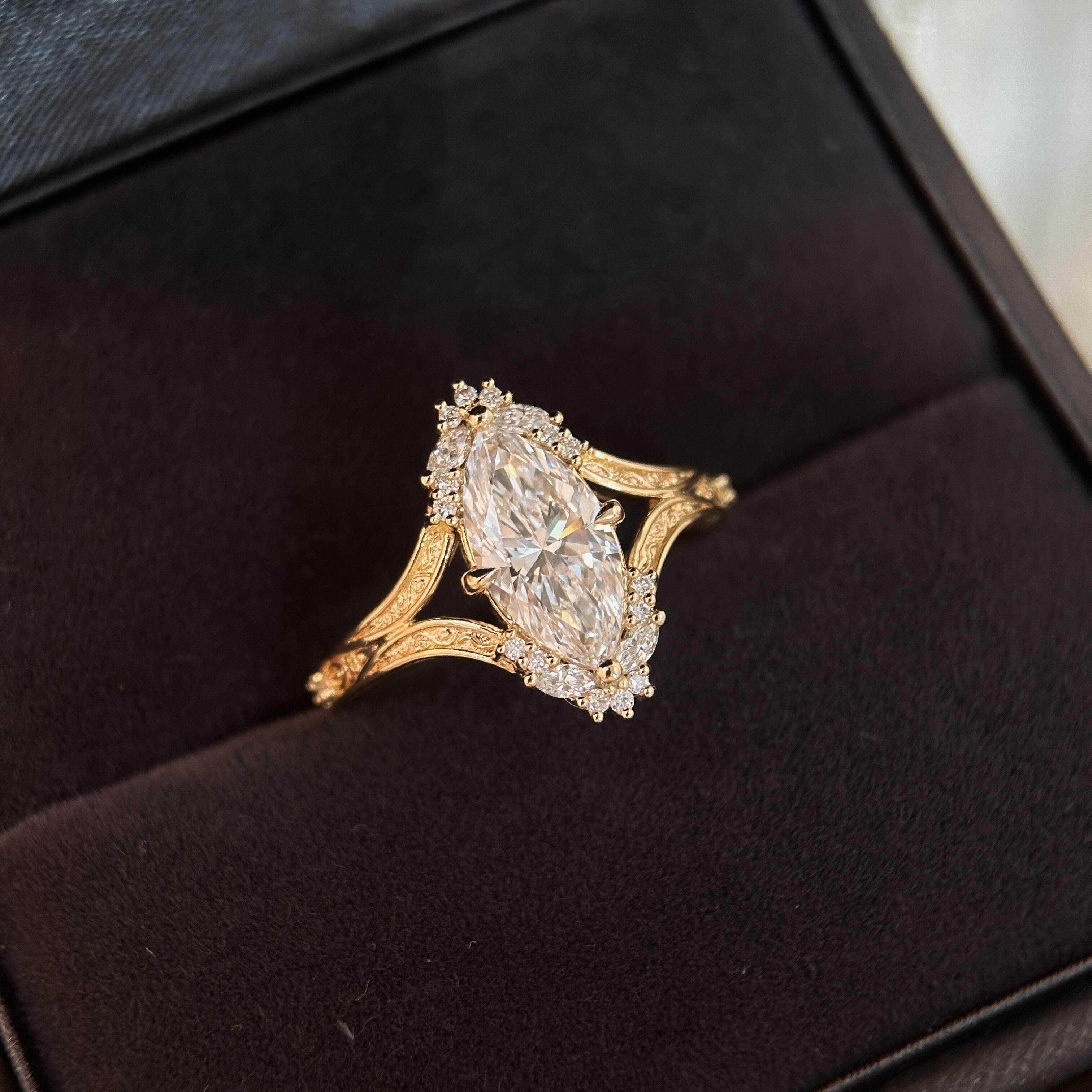 Retro gold imitation zircon ring for women with niche design