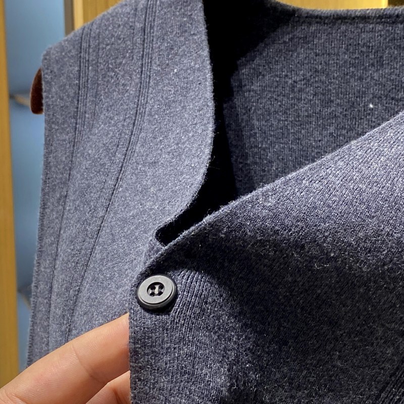 日单!高及感十足 软糯亲肤秋冬季新品男士V领开衫针织衫毛衣背心 - 图1