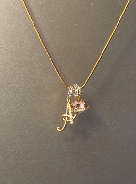 复古金色粉钻爱心字母项链女
