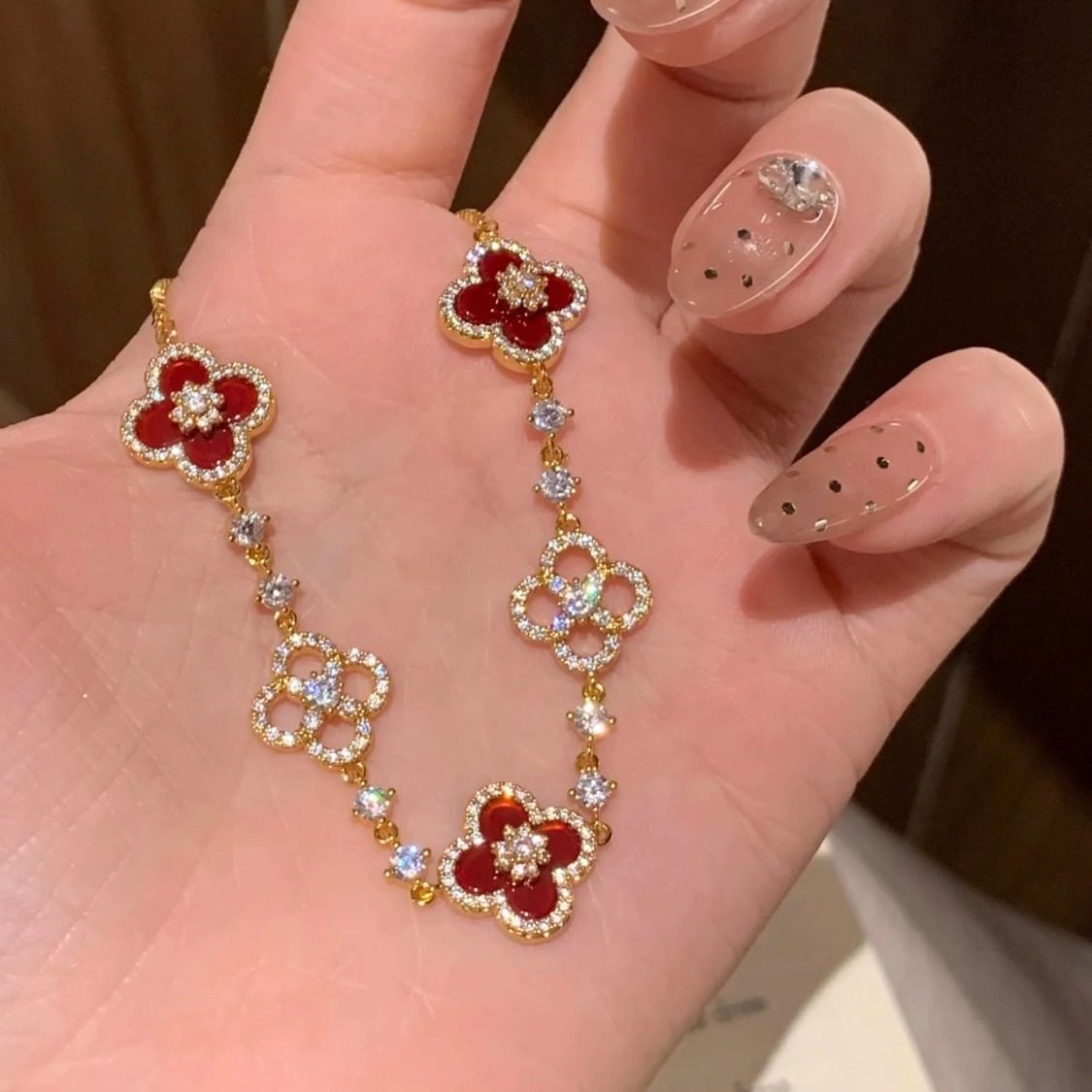 贵气高级感闪钻红色花瓣幸运四叶草手链女轻奢抽拉式水晶贝母手饰,淘宝优惠券,粉丝福利购,淘宝优惠卷