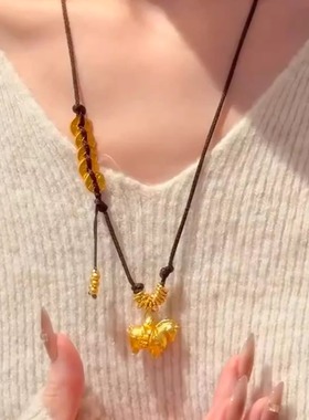 新中式金色小马五帝钱项链贵气轻奢精致千金感马年秋冬挂绳毛衣链