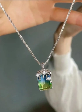 烛泪方锆石项链小众渐变吊坠锁骨链甜酷潮辣妹百搭项链