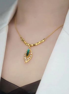 钛钢碎银几两金枝玉叶锁骨链女一叶暴富简约微镶锆石绿色树叶项链