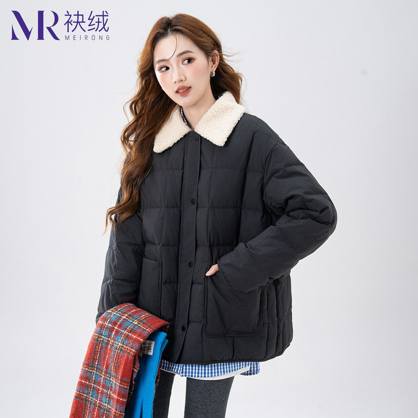 袂绒羽绒服女短款2025新款羊羔绒翻领撞色设计小个子冬季保暖外套