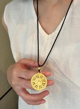 卡纯诗金店同款沙金仿真金佛光普照八宝罗盘吊坠女新款项链挂坠
