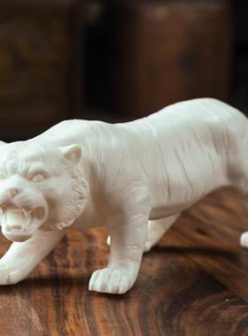 中国风格的十二生肖虎饰，家庭桌面办公装饰吸引财富和城镇住宅陶