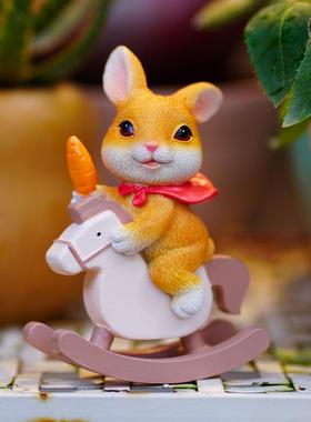 可爱卡通兔子骑木马桌面办公室解压摆件花盆栽造景装饰儿童送礼物