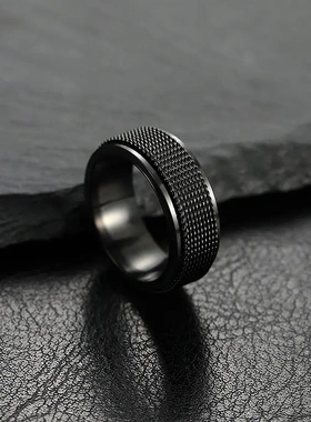 供应 新品金属感8mm网格可转动钛钢戒指朋克风不锈钢饰品