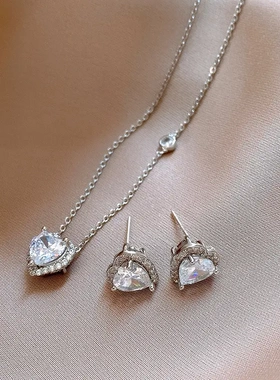 锆石简约爱心项链轻奢高级感锁骨链时尚精致通勤百搭项饰套装