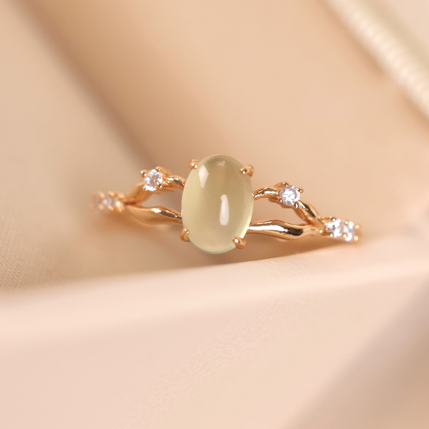 Luosheng <Wangyou> Natural Prehnite Colored Stone Elegant and Exquisite Light Luxurious Silver Gold-plated Ring Gift for Best Friend