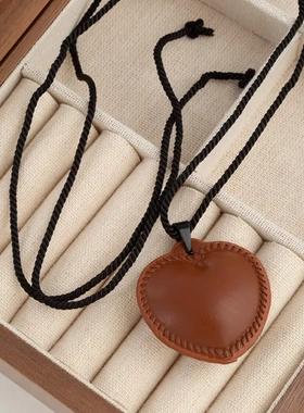 ver同款黑色爱心项链小众设计感时尚简约百搭高级感卫衣毛衣链