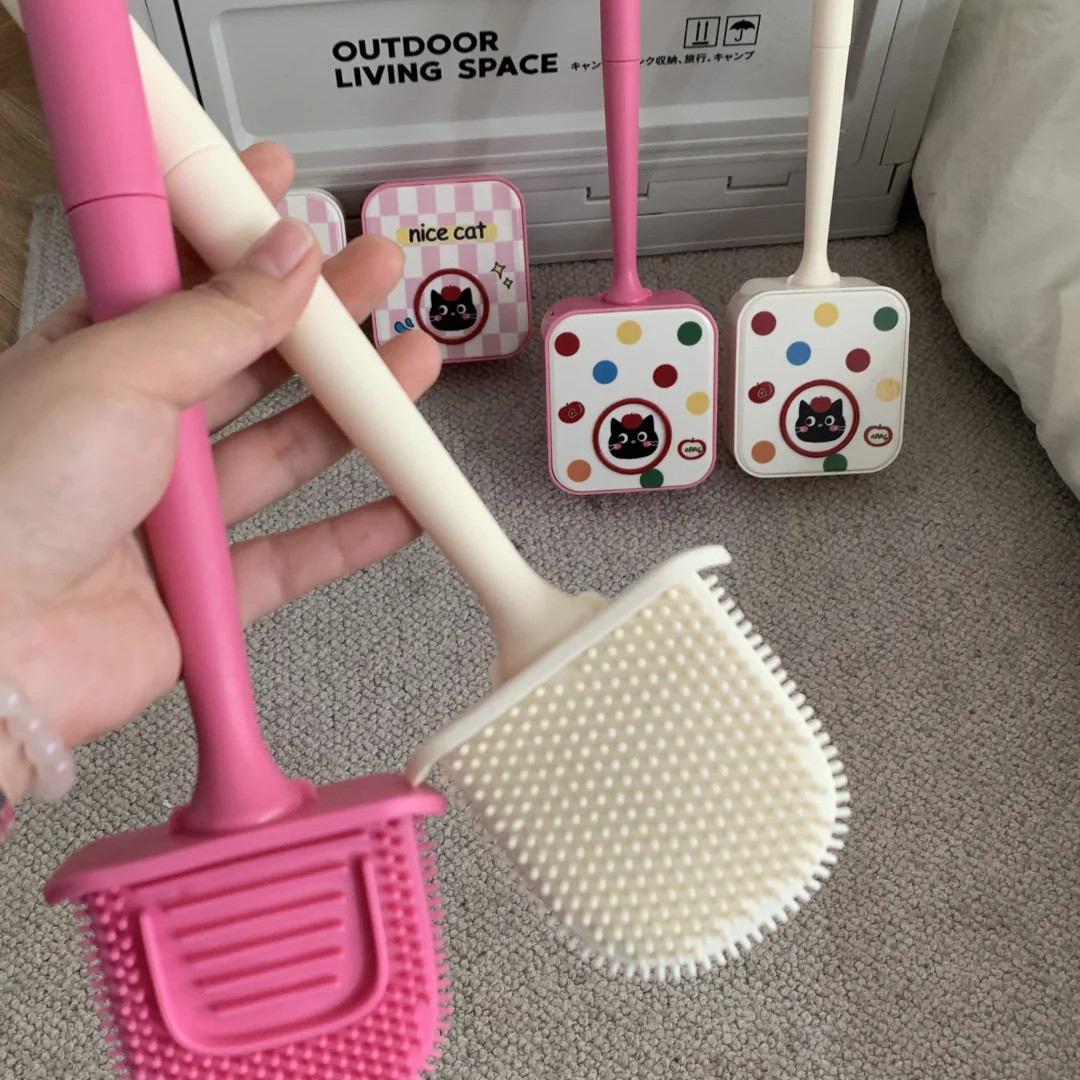 Cute wall-mounted toilet scrubbing tool with no blind spots in the toilet