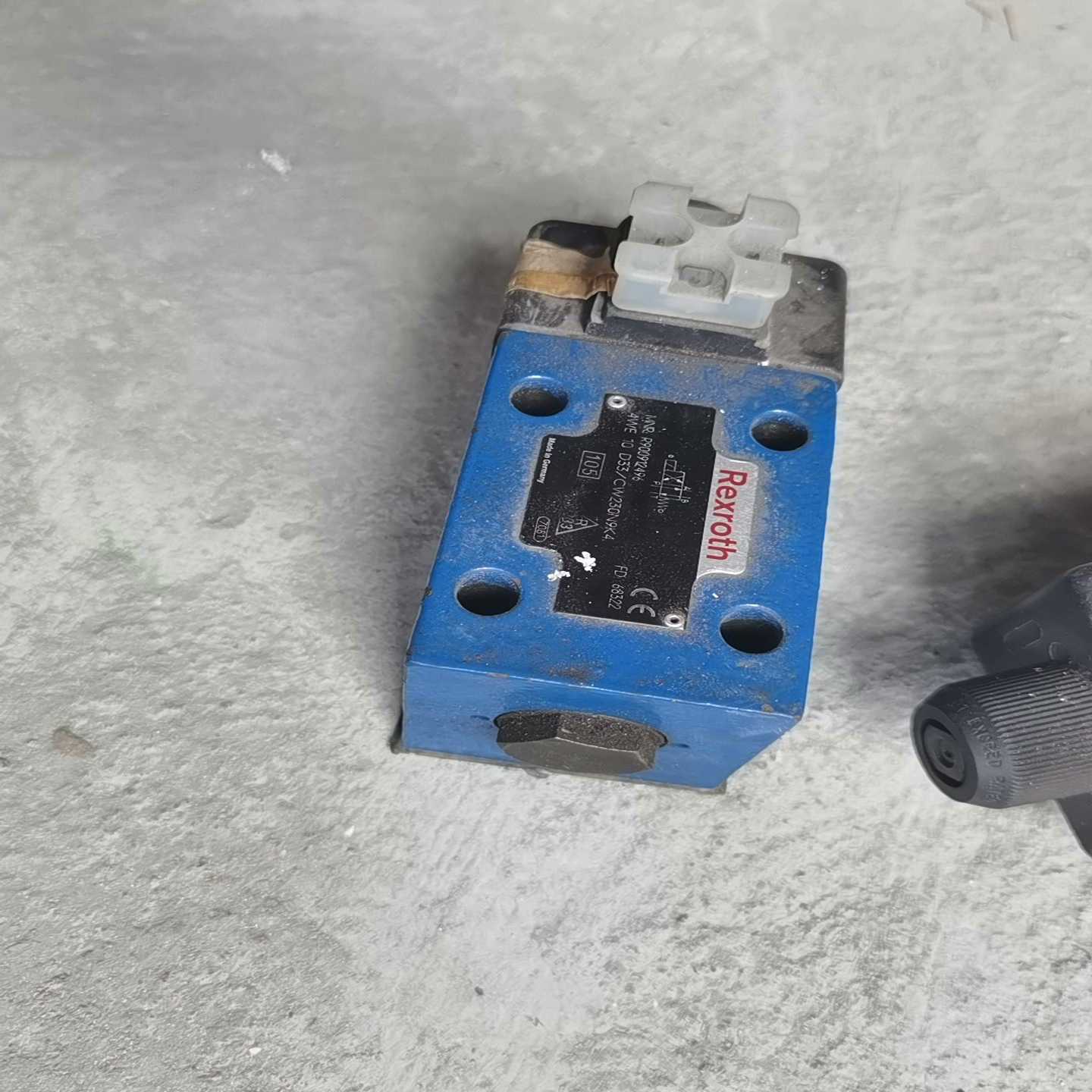 Rexr0th力士乐电磁阀型号4WE 10  D33/Cw2~询价 - 图1