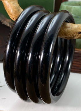 新疆和田玉籽料墨玉手镯