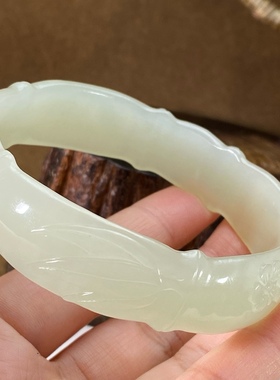 新疆和田玉雕花镯天然玉石手镯